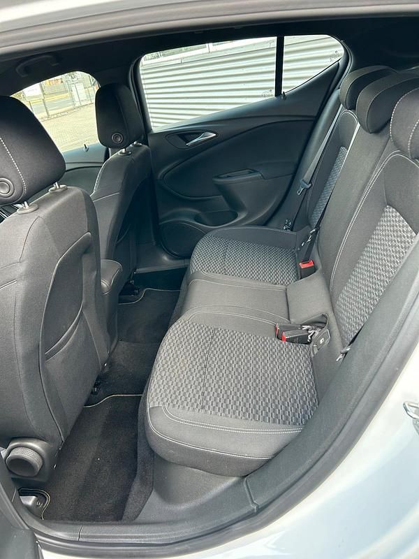 Gebraucht Opel Astra 136 PS (100 kW) 2019 Weiß Limousine