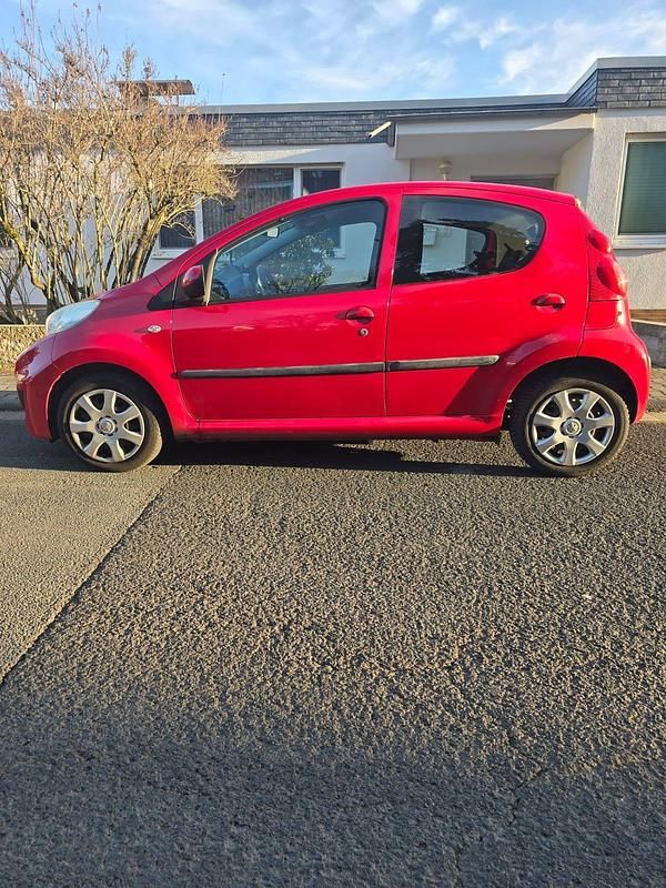 Gebraucht Peugeot 107 50 PS (36 kW) 2009 Rot Kleinwagen