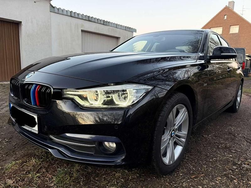 Schwarz Gebraucht 2016 BMW 318 Sport Line Limousine | 11.900 € (Superpreis) - Bild 1/4
