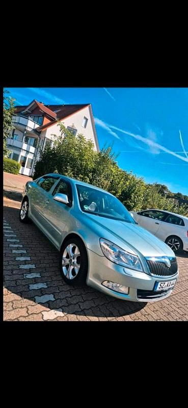 Silber Gebraucht 2009 Skoda Octavia Limousine | 3.900 € (Fairer Preis) - Bild 1/4