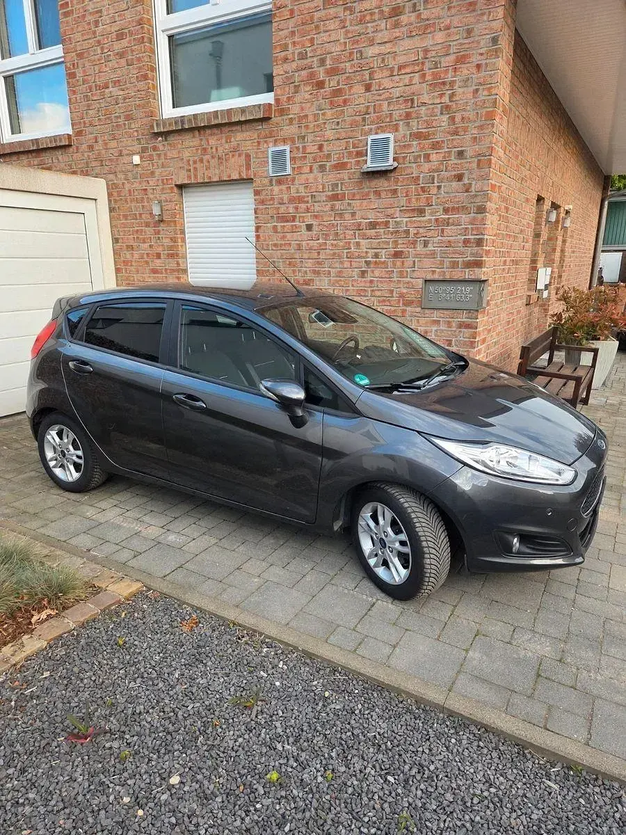 Używany Ford Fiesta Titanium 101 KM (74 kW) 2017 Szary Hatchback