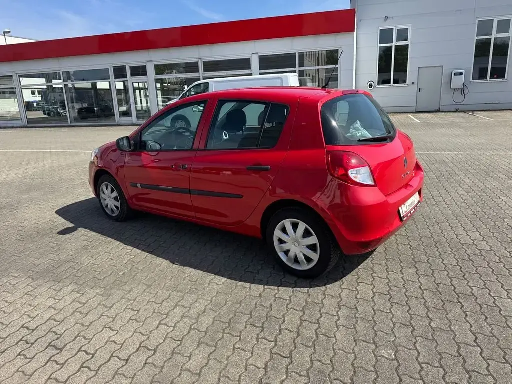 Gebraucht Renault Clio III 75 PS (55 kW) 2012 Rot Kleinwagen