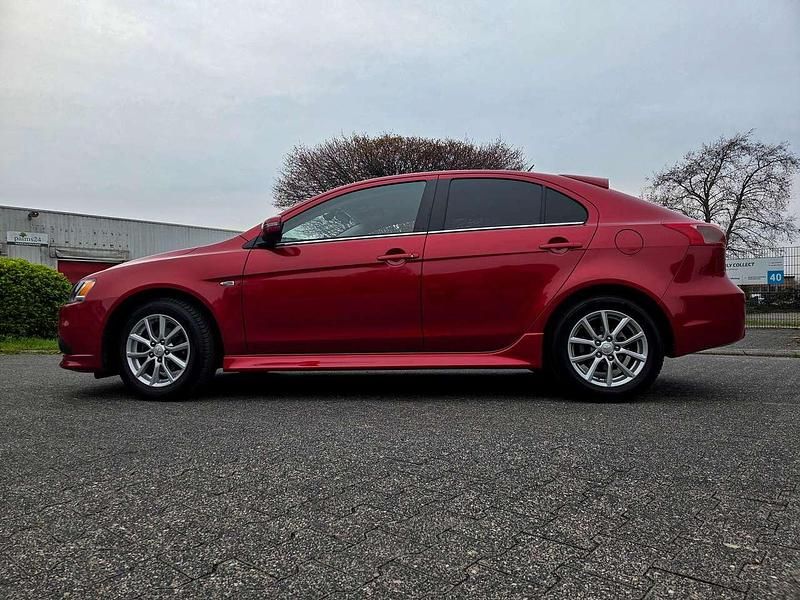 Gebraucht Mitsubishi Lancer Plus 117 PS (86 kW) 2015 Rot Limousine