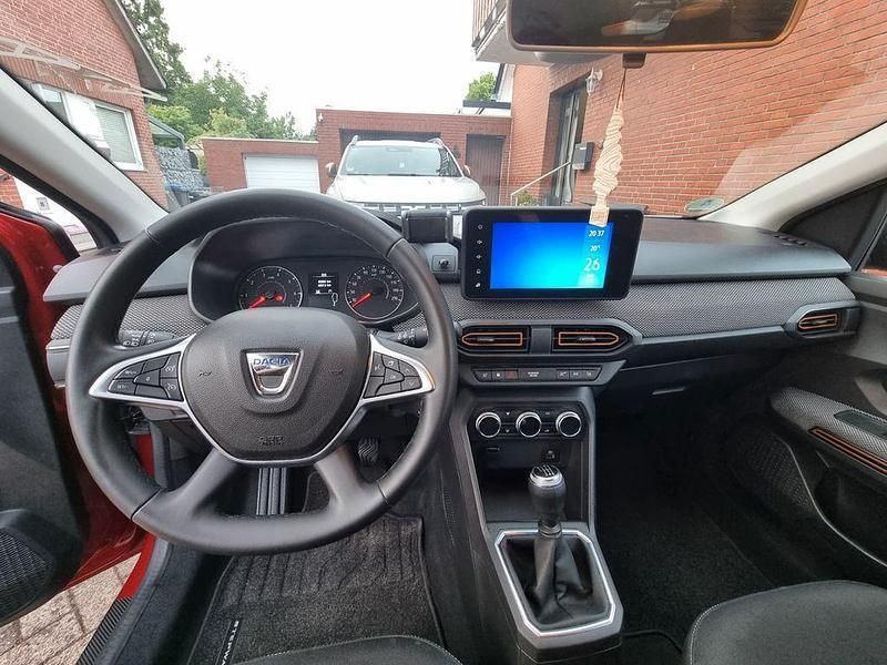 Rot Gebraucht 2021 Dacia Sandero Comfort Kleinwagen | 14.000 € (Teuer) - Bild 1/4