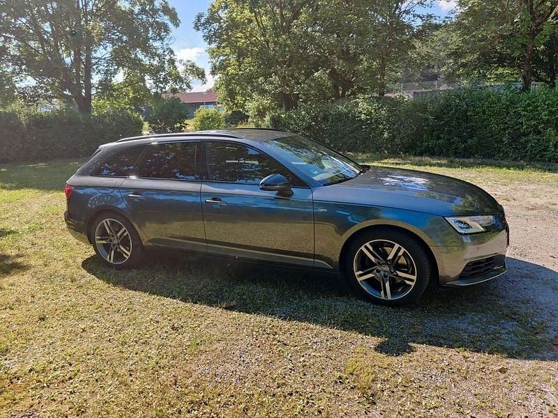 Grau Gebraucht 2017 Audi A4 S-Line Kombi | 20.000 € (Fairer Preis) - Bild 1/4