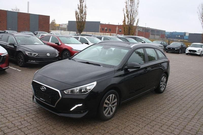 Schwarz Gebraucht 2020 Hyundai i30 Trend Kombi | 13.900 € (Superpreis) - Bild 1/4