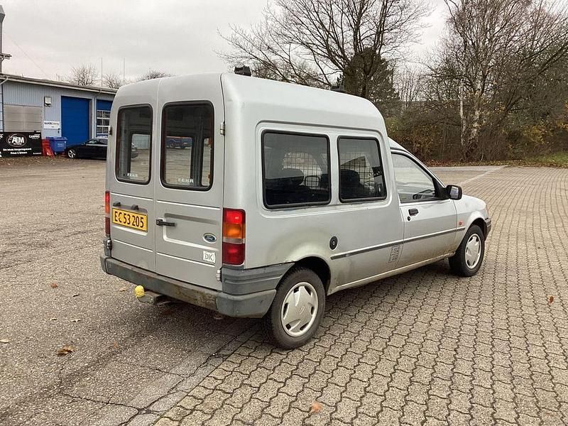 Gebraucht Ford Courier 1993 Silber Van / Kleinbus