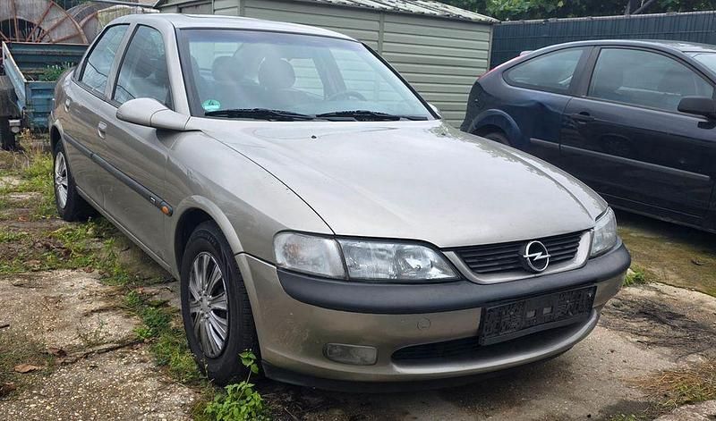 Silber Gebraucht 1997 Opel Vectra Limousine | 590 € (Superpreis) - Bild 1/4