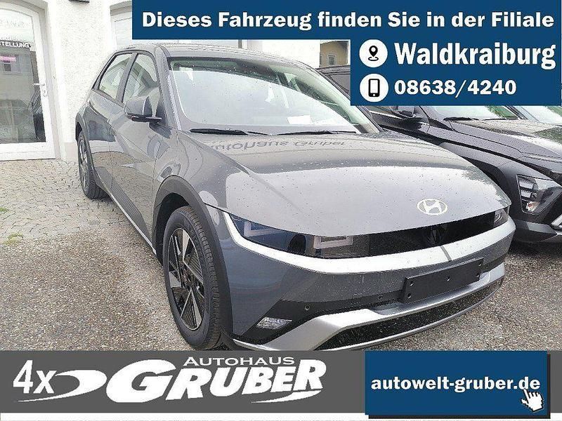 Grau Gebraucht 2025 Hyundai Ioniq Dynamiq Kleinwagen | 40.499 € - Bild 1/4