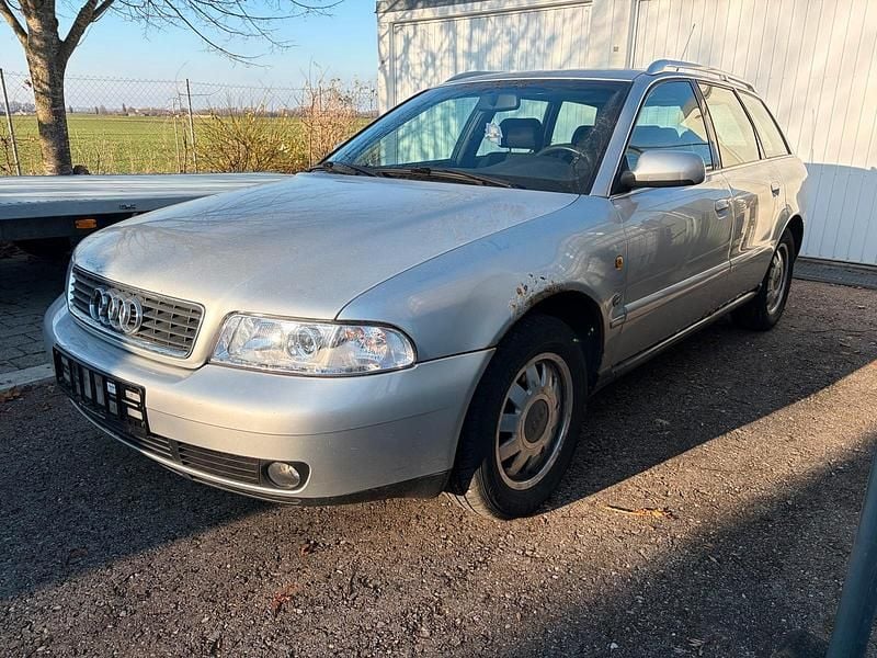 Gebraucht Audi A4 Basis 123 PS (90 kW) 1999 Silber Kombi
