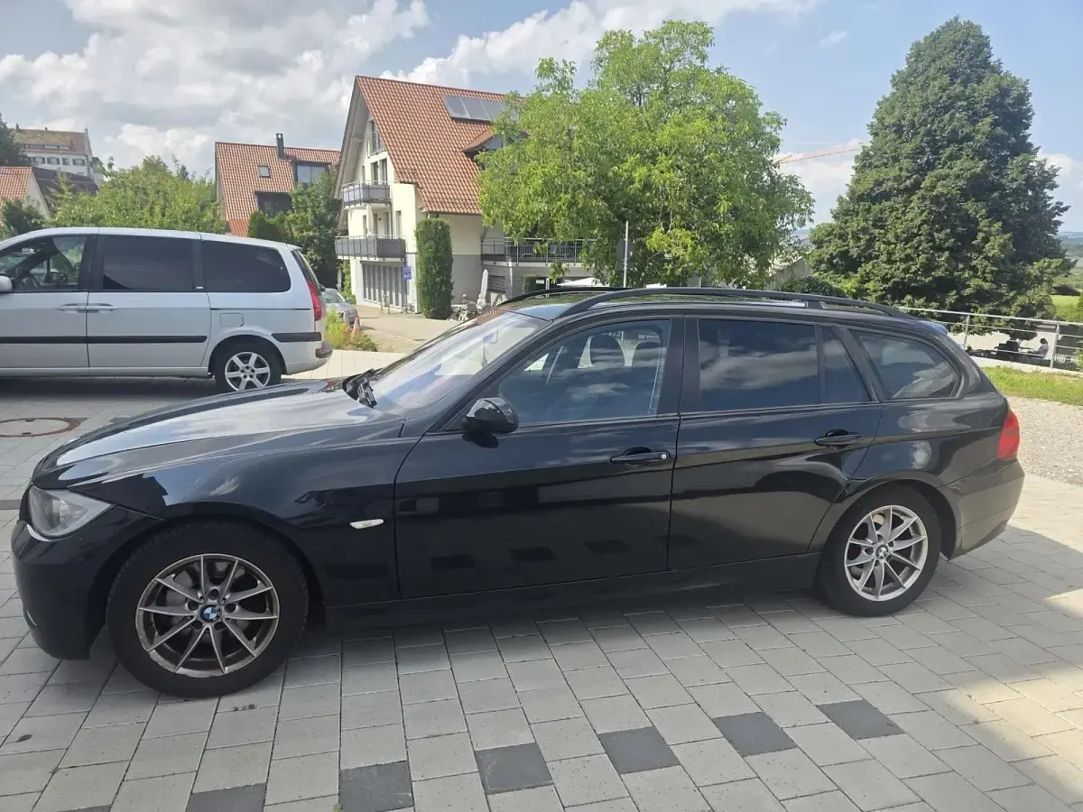 Gebraucht BMW 320 177 PS (130 kW) 2008 Schwarz Kombi