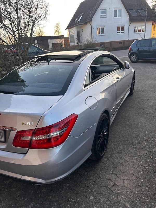 Gebraucht Mercedes E350 AMG 265 PS (194 kW) 2012 Coupé