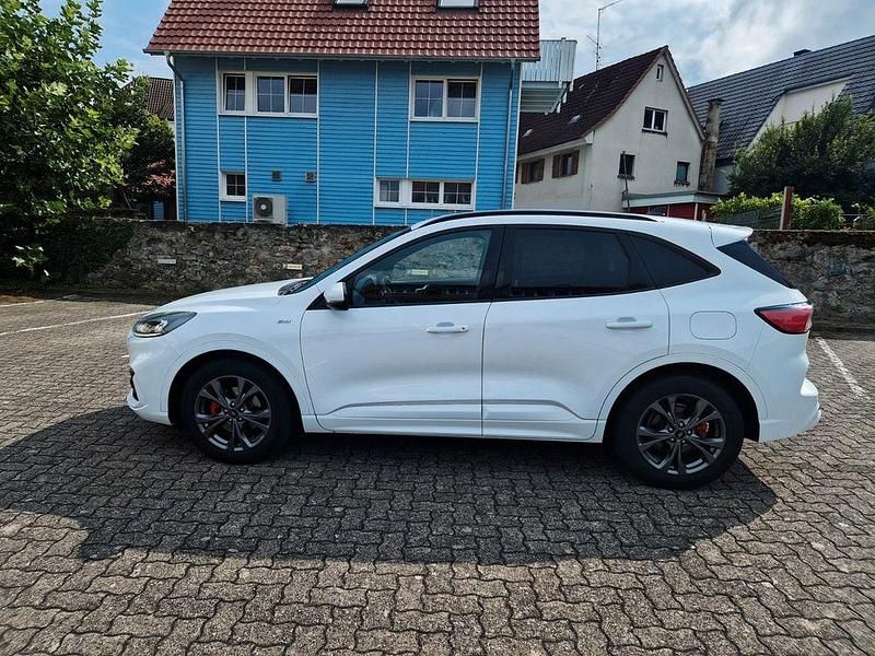 Weiß Gebraucht 2021 Ford Kuga ST-Line SUV | 19.200 € (Fairer Preis) - Bild 1/4