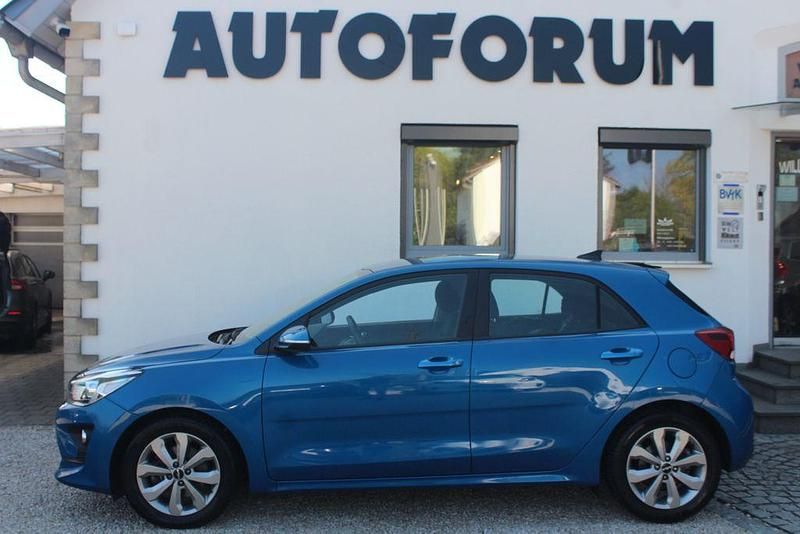 Używany Kia Rio Vision 101 KM (74 kW) 2023 Niebieski Hatchback