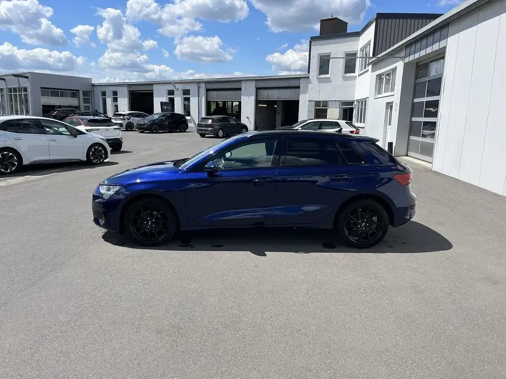 Gebraucht Audi A3 Advanced 116 PS (85 kW) 2022 Blau Limousine