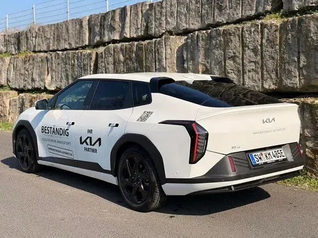 Gebraucht Kia EV4 Earth 150 kW (204 PS) 2025 Schneeweiss Kleinwagen