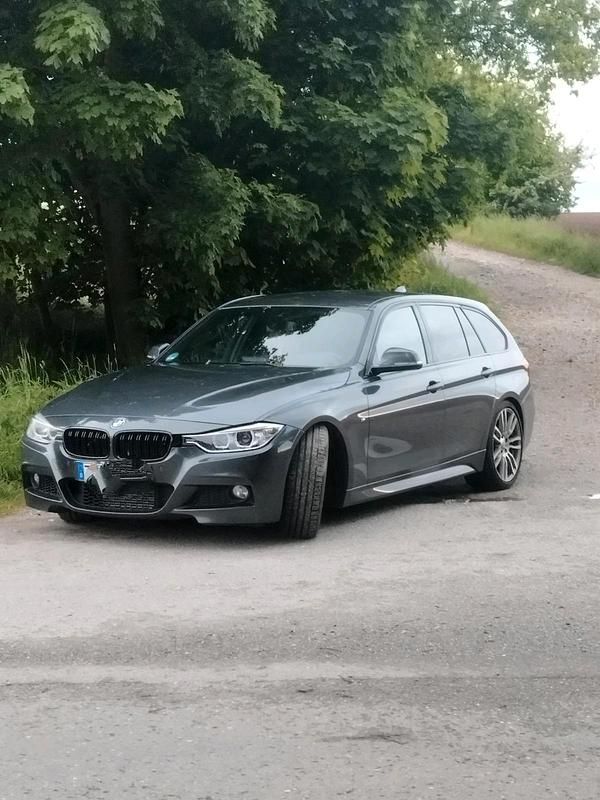 Grau Gebraucht 2025 BMW 335 Limousine | 19.999 € - Bild 1/4