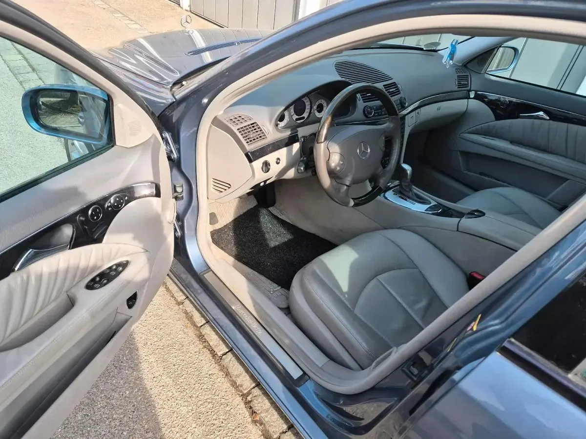 Gebraucht Mercedes E500 309 PS (227 kW) 2004 Blau Limousine