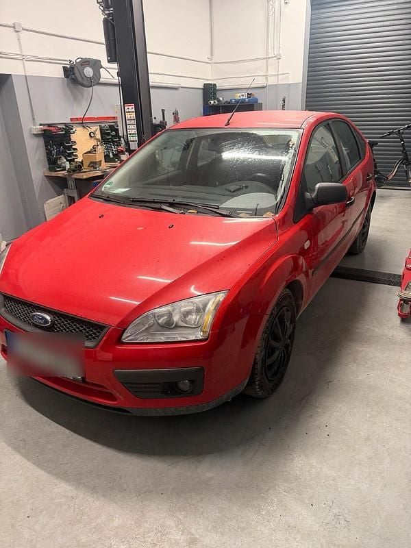 Rot Gebraucht 2006 Ford Focus Kleinwagen | 2.300 € (Fairer Preis) - Bild 1/4