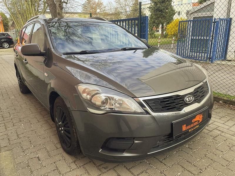 Gebraucht Kia Ceed Spirit 125 PS (91 kW) 2012 Grau Kleinwagen