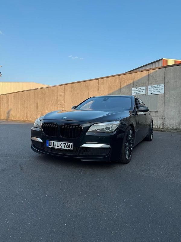 Schwarz Gebraucht 2012 BMW 740 M Sport Limousine | 12.500 € (Guter Preis) - Bild 1/4