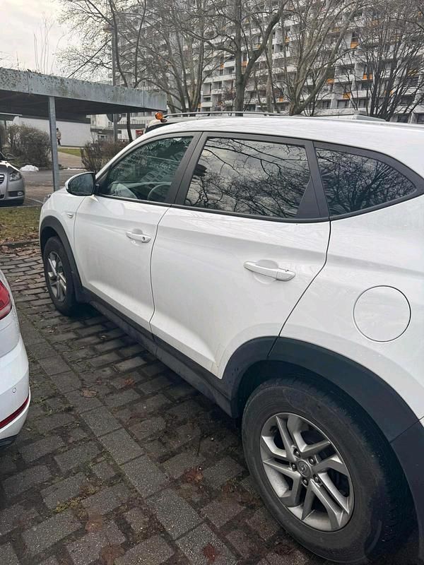 Gebraucht Hyundai Tucson 132 PS (97 kW) 2016 Grau SUV