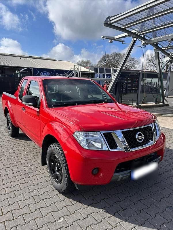 Gebraucht Nissan Navara 190 PS (139 kW) 2011 Rot Pickup