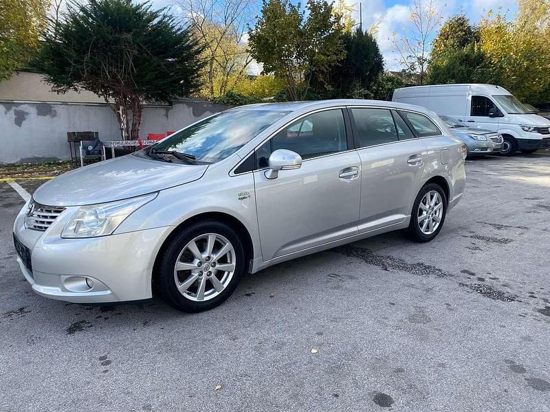 Gebraucht Toyota Avensis Sol 150 PS (110 kW) 2009 Silber Kombi