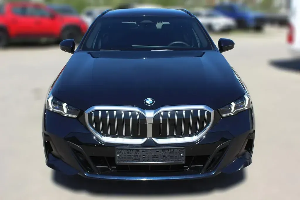 Gebraucht BMW 520 M Sport 208 PS (152 kW) 2025 Schwarz Kombi