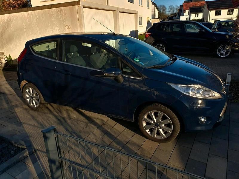 Blau Gebraucht 2009 Ford Fiesta Kleinwagen | 3.300 € - Bild 1/4