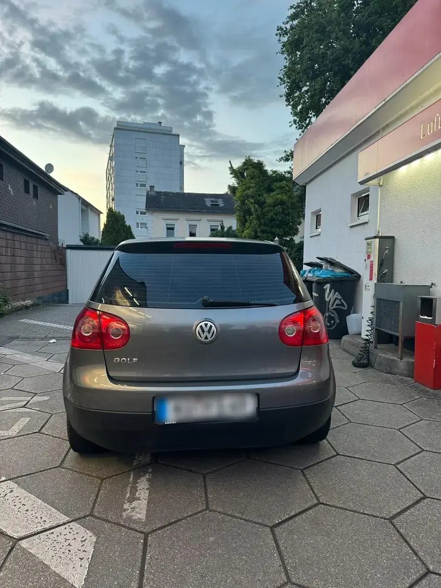 Gebraucht VW Golf V 105 PS (77 kW) 2005 Grau Kleinwagen