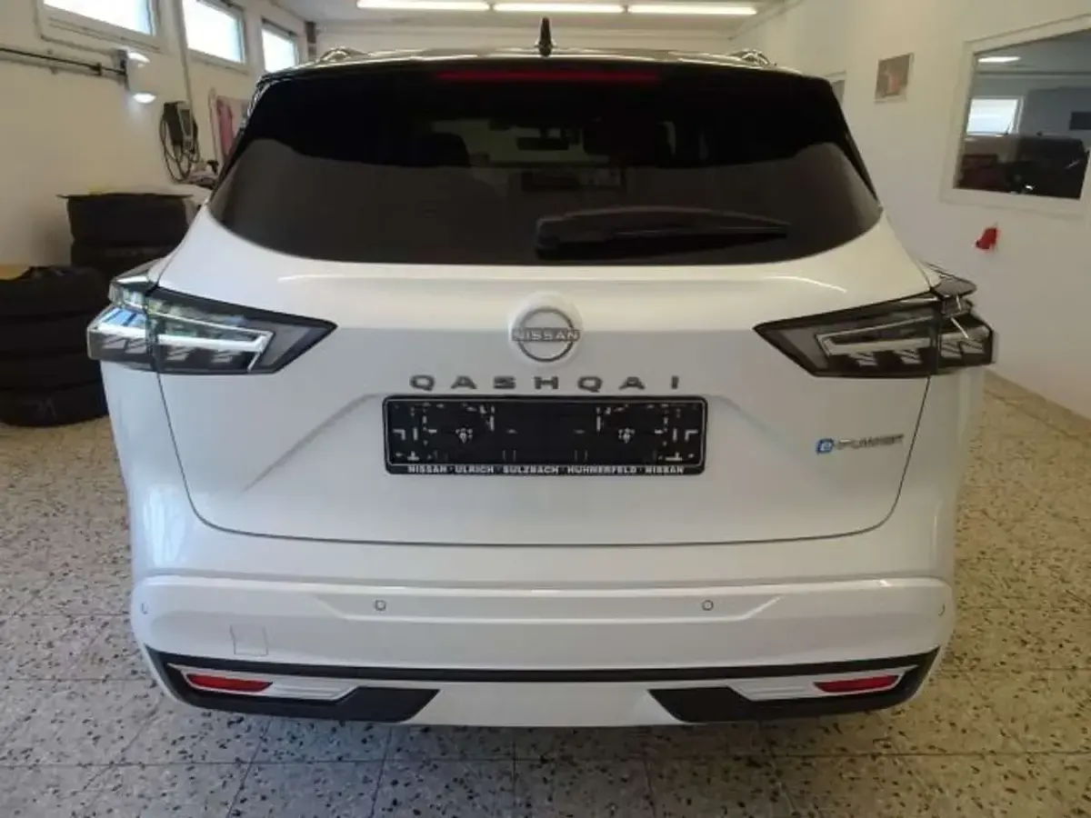Gebraucht Nissan Qashqai 158 PS (116 kW) 2025 White/black SUV