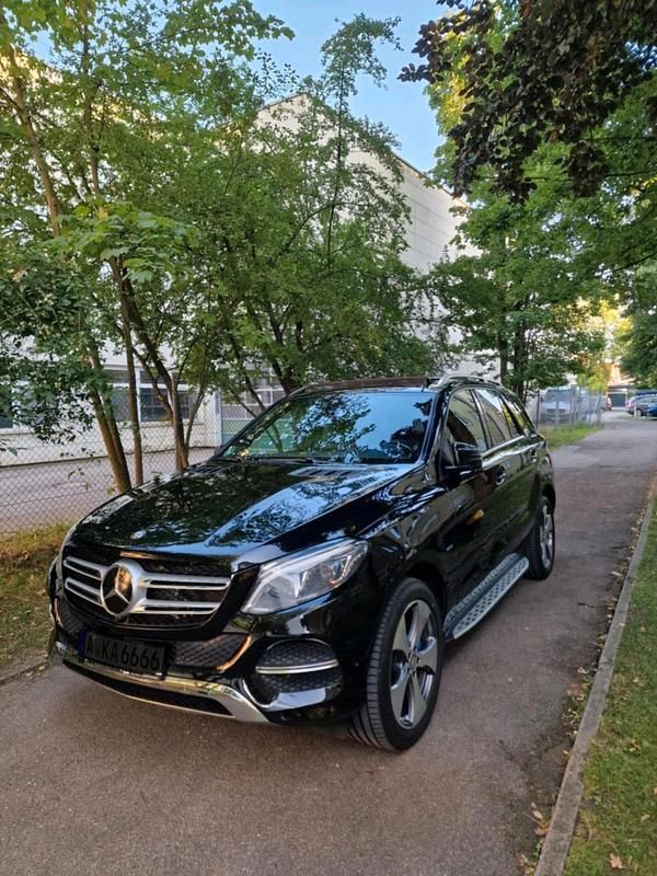 Schwarz Gebraucht 2016 Mercedes GLE500 AMG SUV | 29.600 € (Fairer Preis) - Bild 1/1