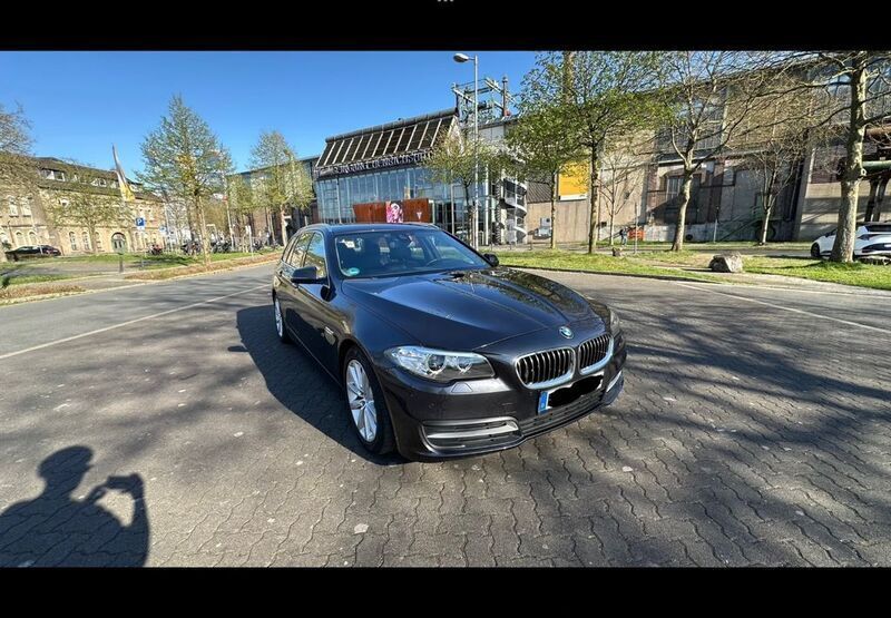 Grau Gebraucht 2016 BMW 520 Luxury Line Kombi | 15.200 € (Guter Preis) - Bild 1/4