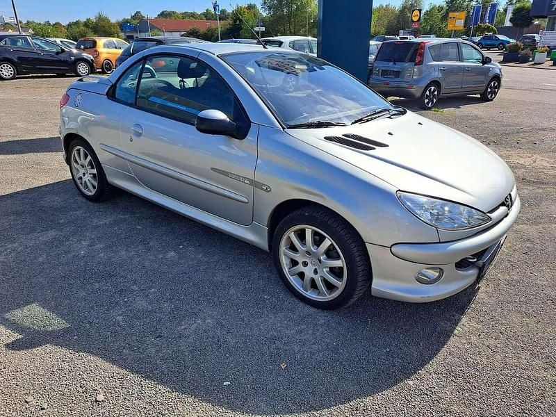 Gris aluminium Gebraucht 2005 Peugeot 206 CC Quiksilver Cabrio | 1.590 € (Guter Preis) - Bild 1/4
