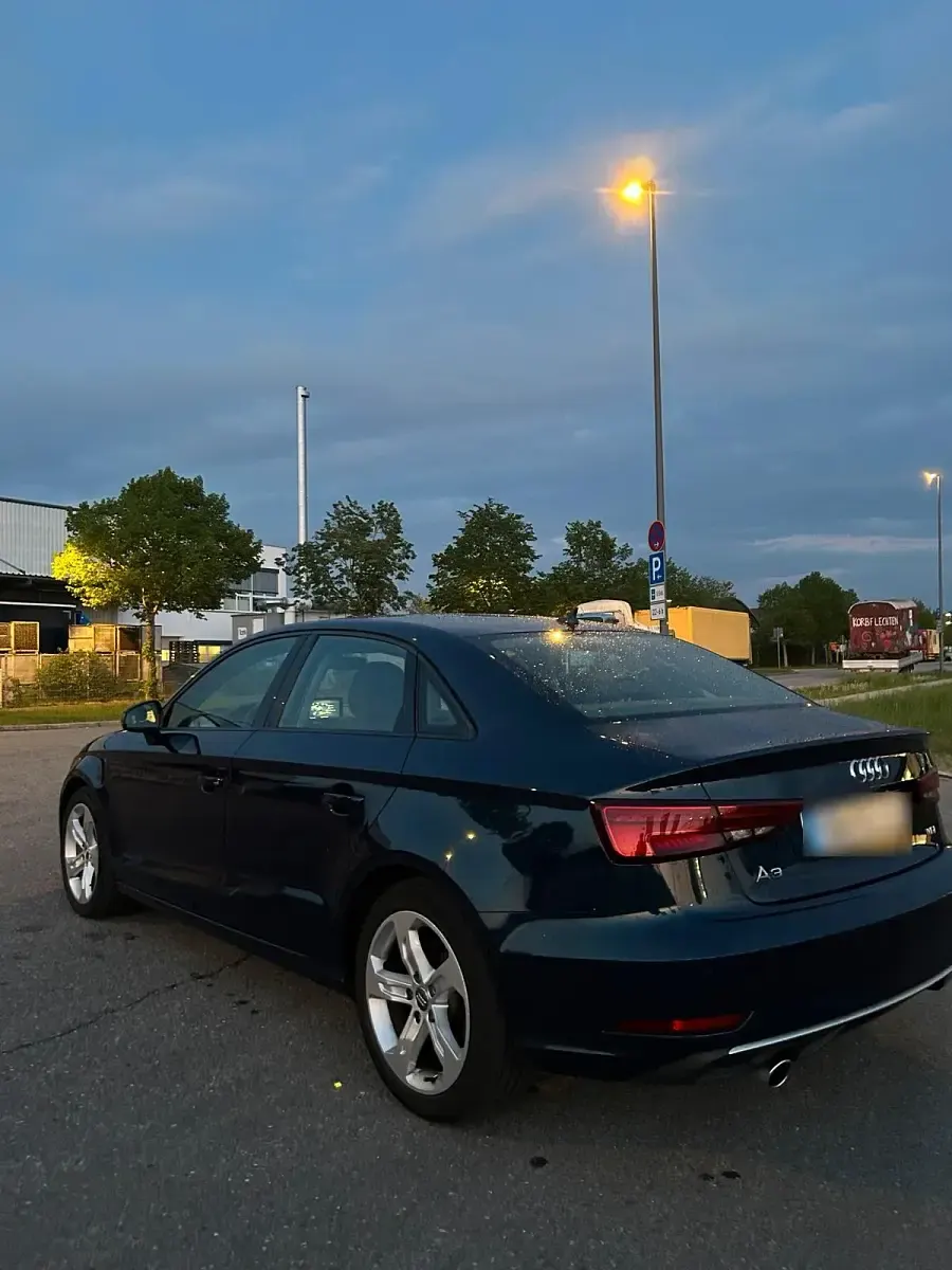 Gebraucht Audi A3 116 PS (85 kW) 2018 Blau Limousine
