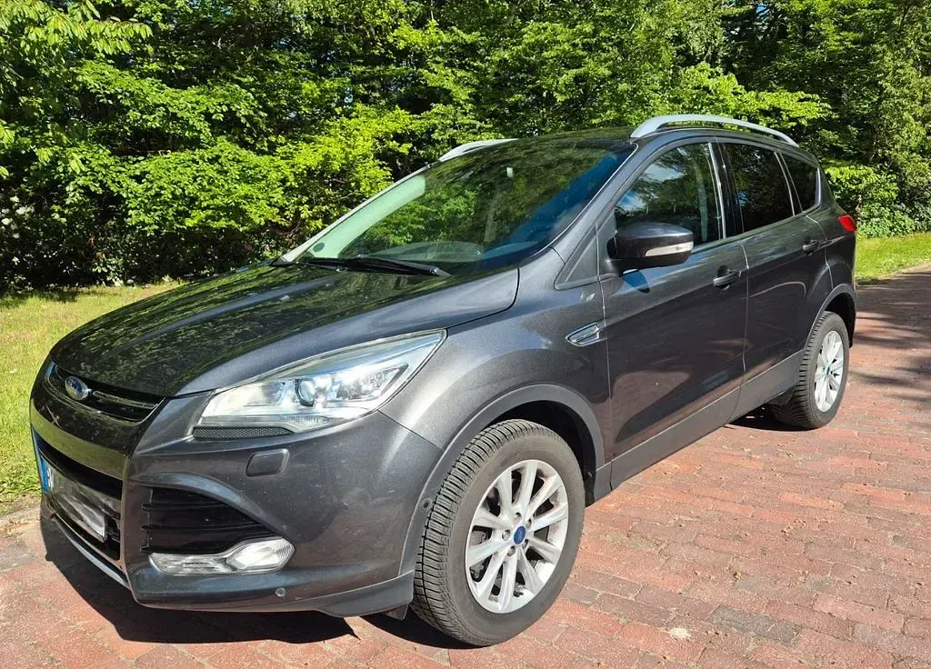 Usado Ford Kuga Titanium 182 HP (133 kW) 2016 Cinzento SUV