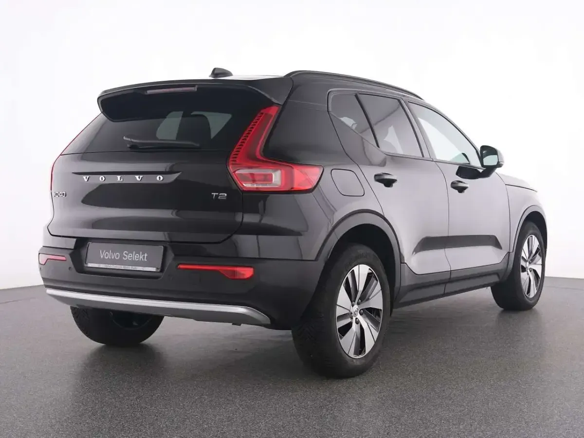 Gebraucht Volvo XC40 129 PS (94 kW) 2023 Grau SUV