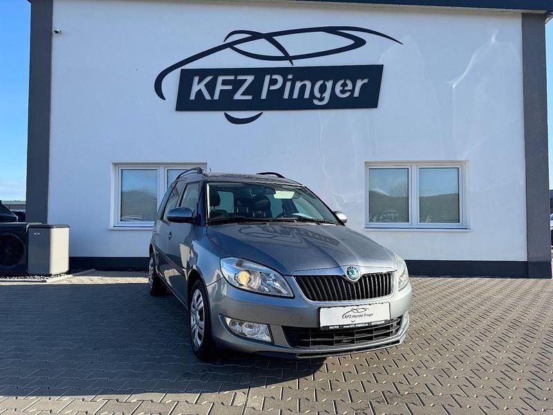 Grau Gebraucht 2013 Skoda Roomster Plus Edition Van / Kleinbus | 7.790 € (Fairer Preis) - Bild 1/4