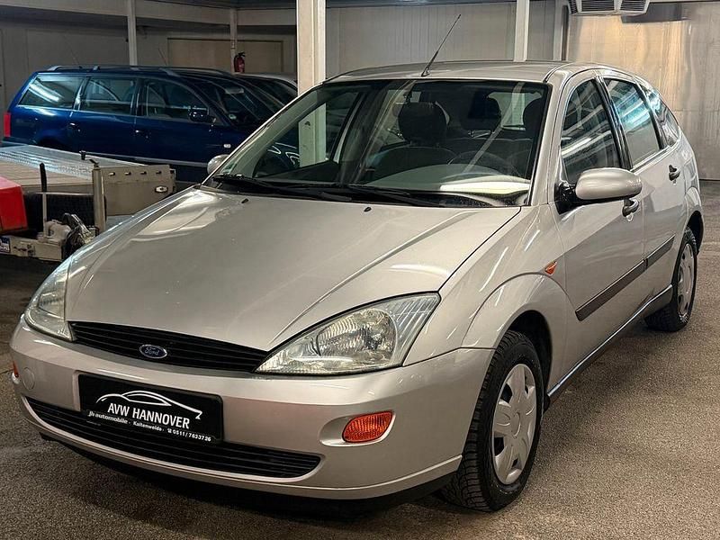 Gebraucht Ford Focus Trend 101 PS (74 kW) 1999 Silber Limousine
