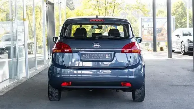 Gebraucht Kia Venga Spirit 125 PS (91 kW) 2015 (d7u) planetenblau met Kleinwagen