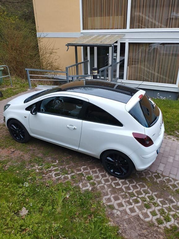Gebraucht Opel Corsa Edition 87 PS (63 kW) 2012 Weiß Kleinwagen