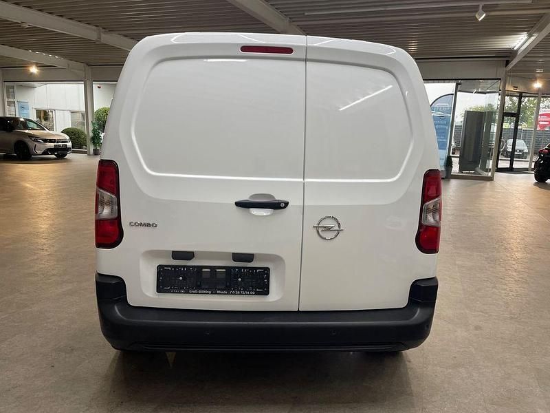 Gebraucht Opel Combo Edition 131 PS (96 kW) 2022 Weiß Van / Kleinbus