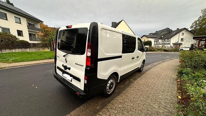 Gebraucht Renault Trafic 145 PS (106 kW) 2018 Weiß Van / Kleinbus