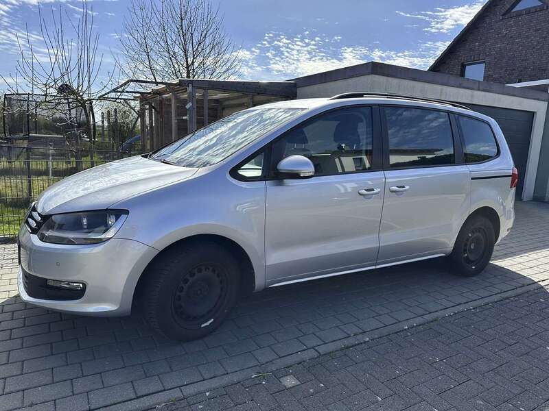 Silber Gebraucht 2011 VW Sharan Trendline Van / Kleinbus | 7.000 € (Guter Preis) - Bild 1/4