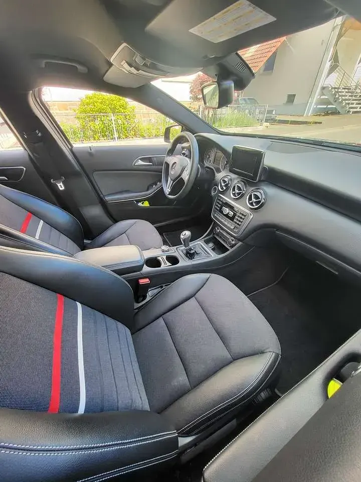 Gebraucht Mercedes A180 122 PS (89 kW) 2012 Kleinwagen