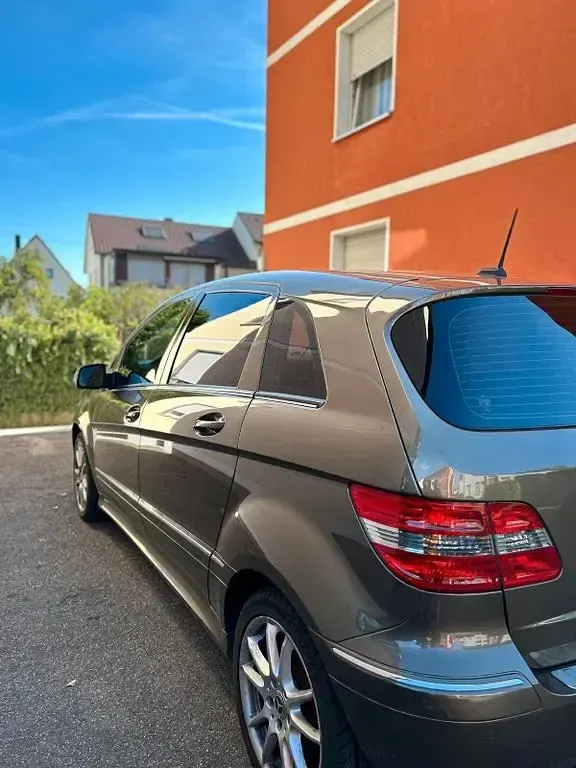 Gebraucht Mercedes B200 193 PS (141 kW) 2009 Beige Van / Kleinbus