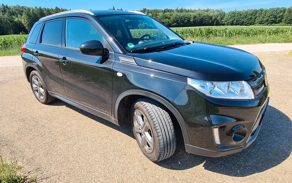 Gebraucht Suzuki Vitara Comfort 120 PS (88 kW) 2017 Schwarz SUV