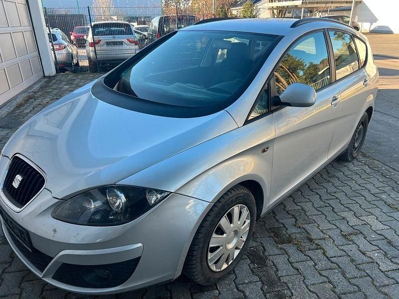 Gebraucht Seat Altea Reference 105 PS (77 kW) 2012 Silber Van / Kleinbus
