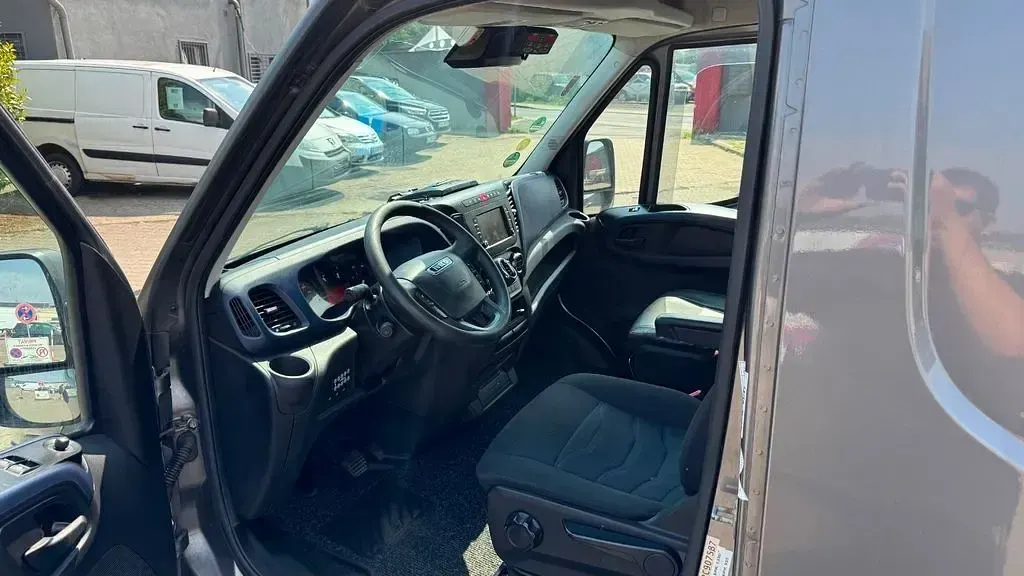Gebraucht Iveco Daily 179 PS (131 kW) 2020 Grau Van / Kleinbus